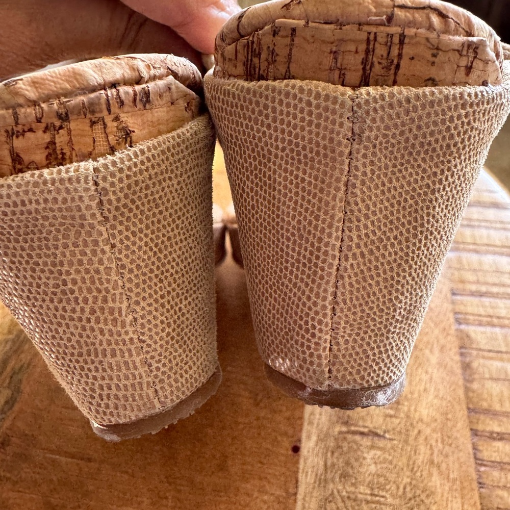 Donald J. Pliner Beige Textured Sandals - Picture 7 of 11